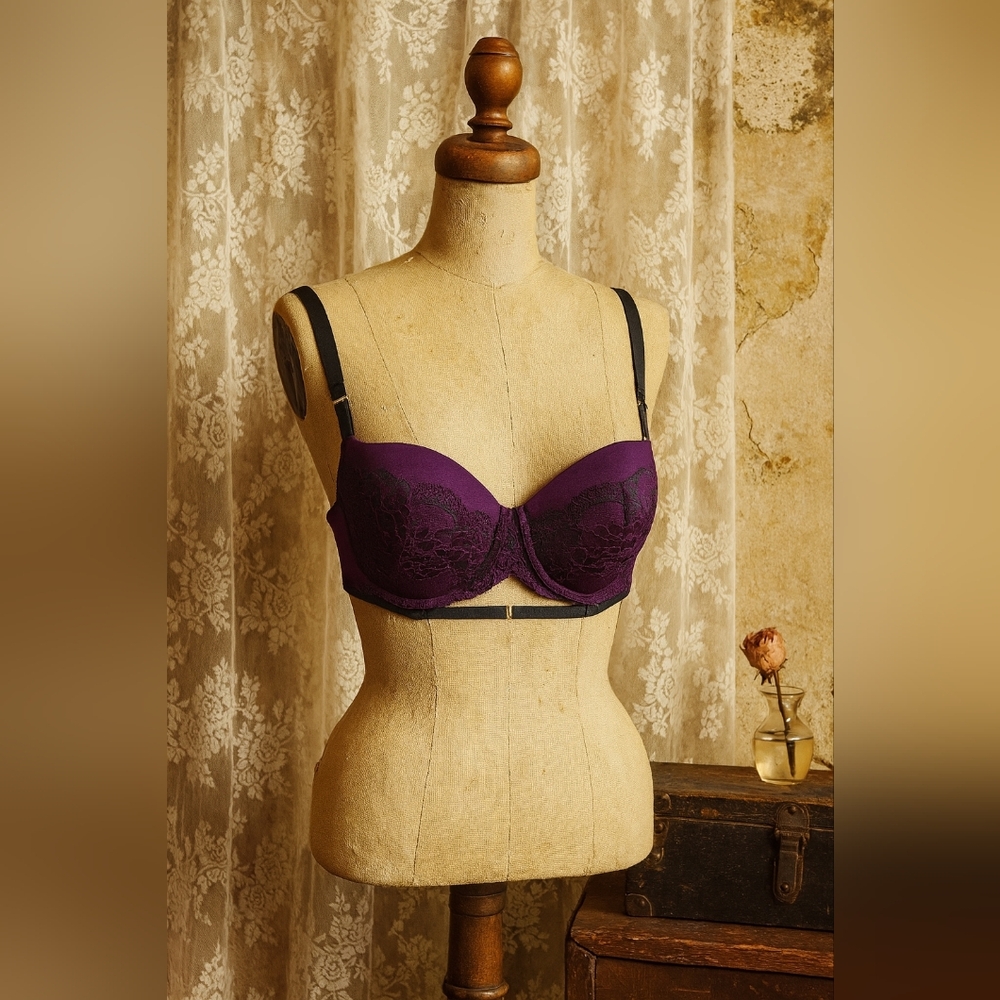 La Senza Lace Push-Up Bra – Size 32DD | Pre-Owned
